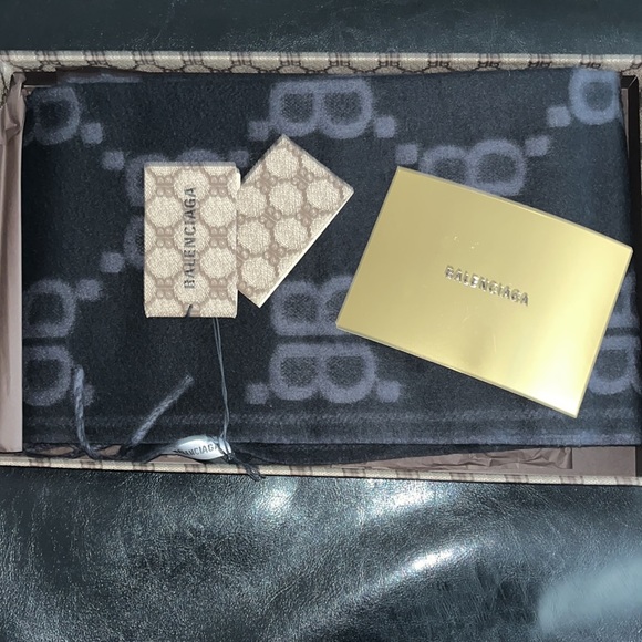 BALENCIAGA BB MACRO SCARF - Picture 2 of 3